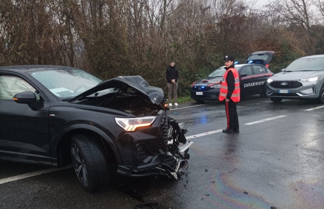 Terribile schianto fra due auto a Salussola: traffico in tilt