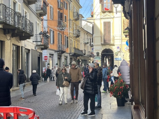 Per i regali di Natale i biellesi spenderanno in media 211 euro