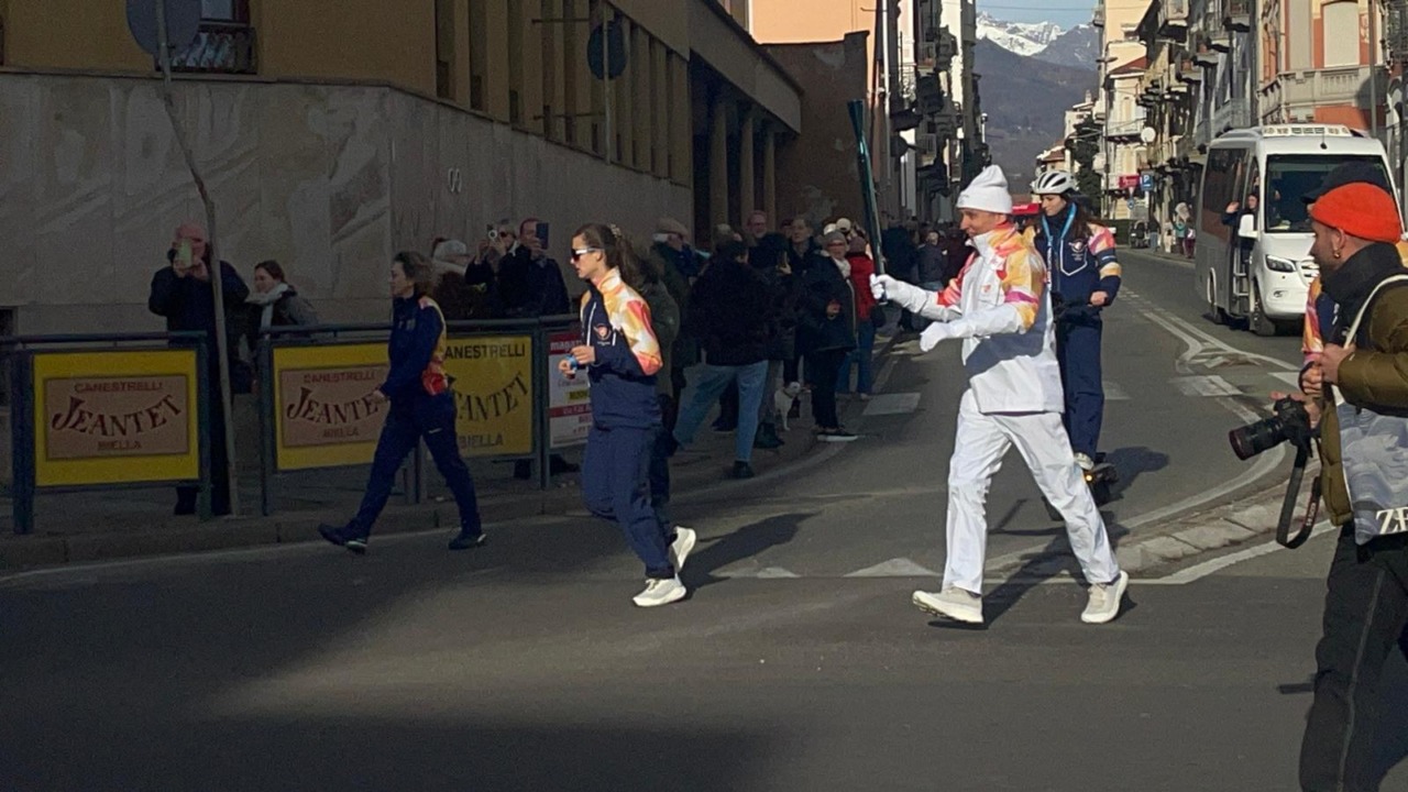 Buona accoglienza per la Fiamma Olimpica di passaggio a Biella