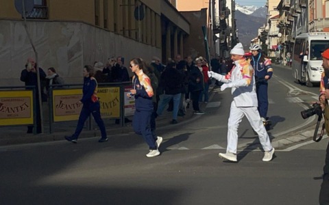 Buona accoglienza per la Fiamma Olimpica di passaggio a Biella