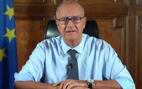 Crans-Montana, mercoledì nelle scuole un minuto di silenzio per le vittime