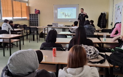 Carabinieri a Città Studi: dialogo aperto con gli studenti sull’educazione alla legalità