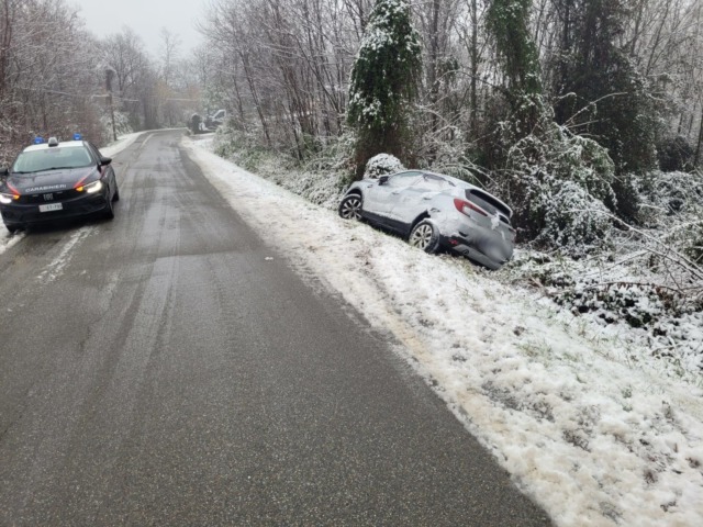 Neve nella notte, due incidenti sulle strade del Biellese