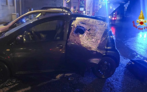 Biella, due incendi a distanza di pochi metri in via Marconi