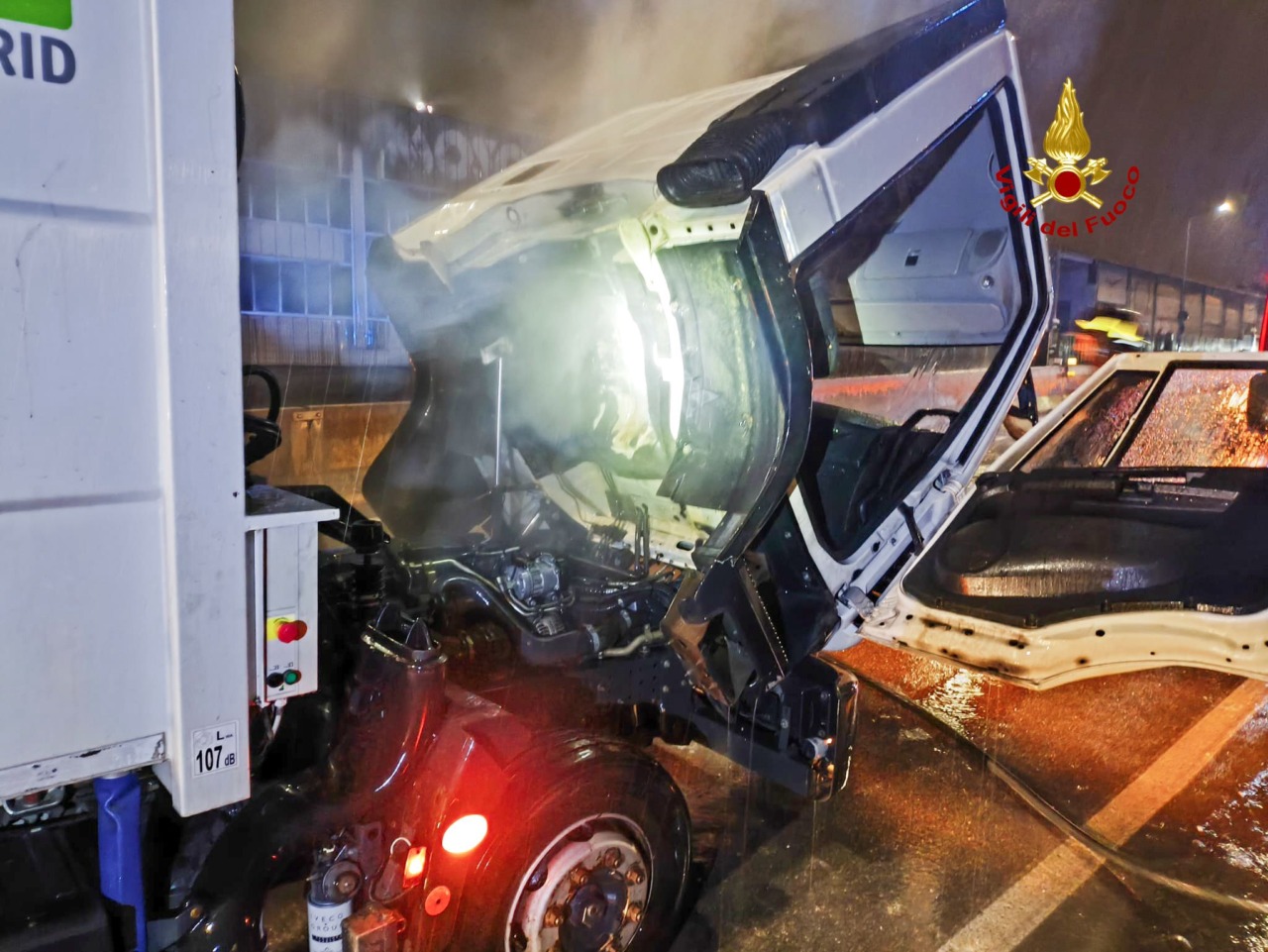 Tre incendi in due ore, mattinata intensa per i Vigili del Fuoco