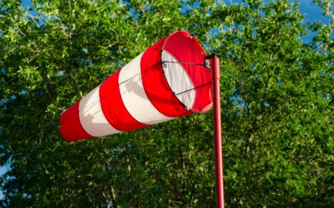 Meteo Biella: vento protagonista con forti raffiche di Foehn