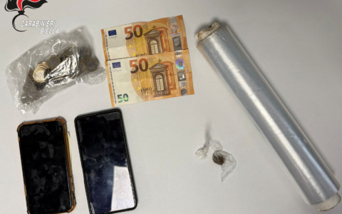 Blitz nei boschi di Biella: fuga tra i rovi, fermati pusher e cliente