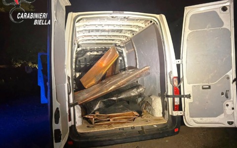 Furto di rame al cimitero di Gaglianico: due arresti nella notte