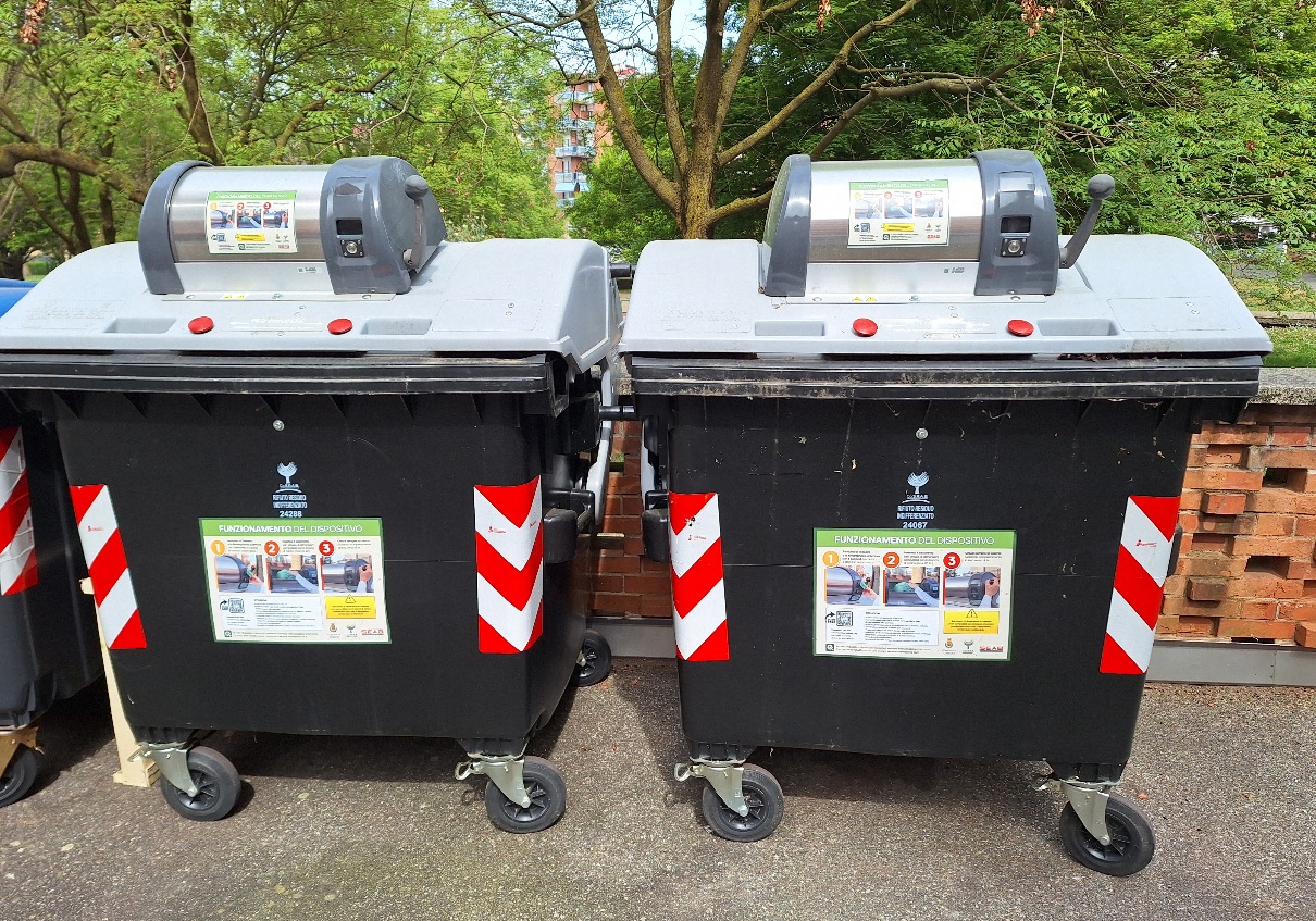 A Cossato nuove calotte digitali per 140 cassonetti