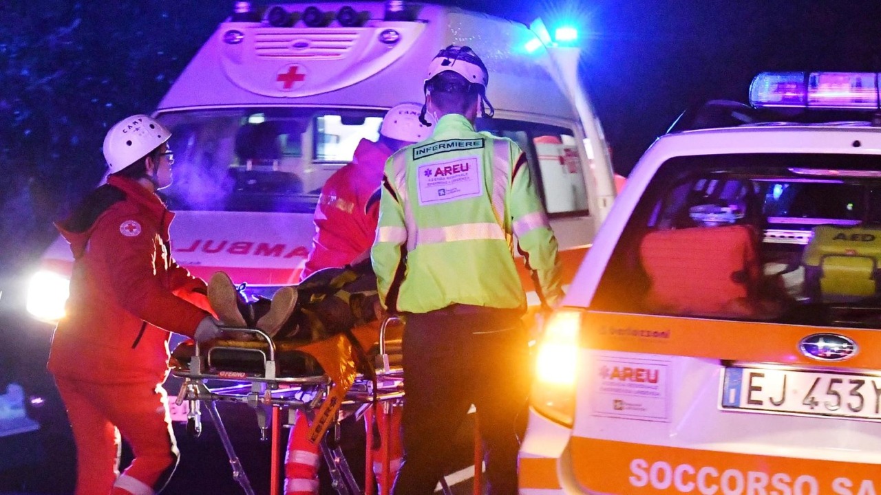 Mancata precedenza sulla Trossi: ciclista si schianta contro un’auto, è grave in ospedale