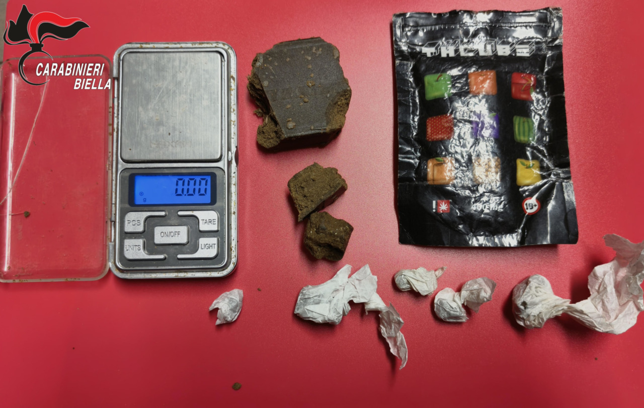Oltre 60 grammi di hashish nello zaino: arrestato un ventenne in Valle Elvo