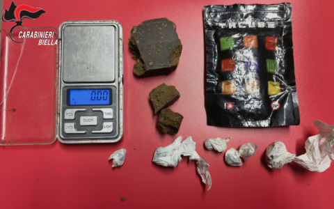 Oltre 60 grammi di hashish nello zaino: arrestato un ventenne in Valle Elvo