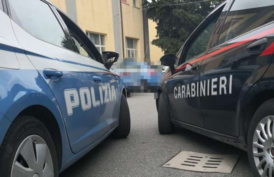 Rissa con machete e falcetti in centro a Biella: un ferito