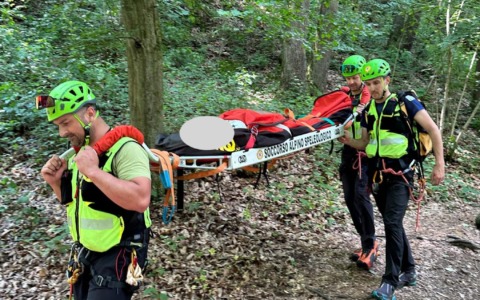 Scivola nel torrente vicino al sentiero del Gorgomoro e si ferisce: soccorsa