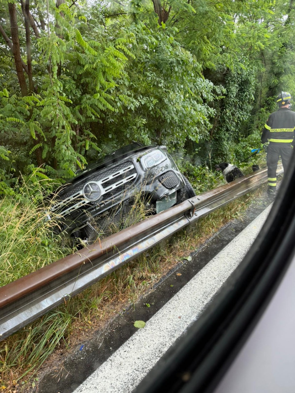 Auto fuori strada all’ingresso della superstrada: ferito un candelese