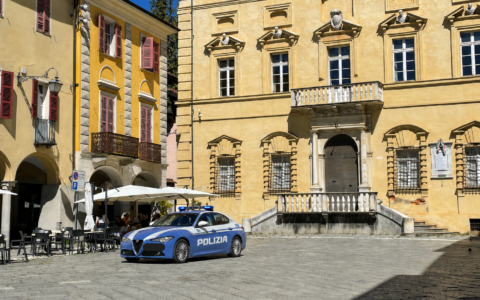 La picchia e trascina per i capelli: intervento della Polizia al Piazzo