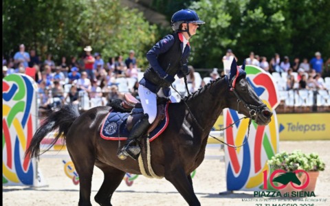 Beatrice Casaliggi bronzo a Piazza di Siena
