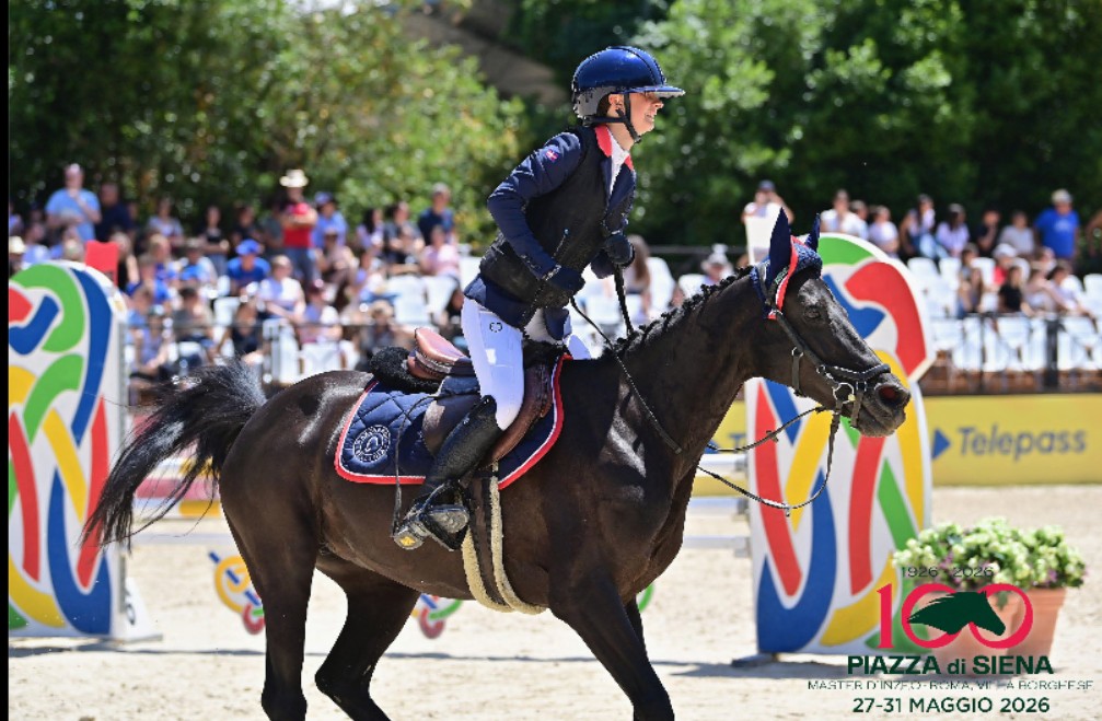 Beatrice Casaliggi bronzo a Piazza di Siena