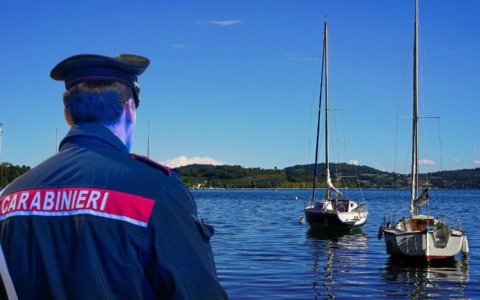 Viverone, cade dal pedalò e scompare nel lago: morto annegato un uomo di 32 anni