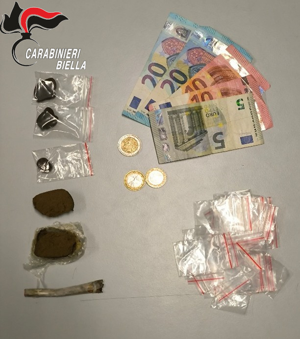 Spaccio nel cuore di Biella: un giovane denunciato dai carabinieri