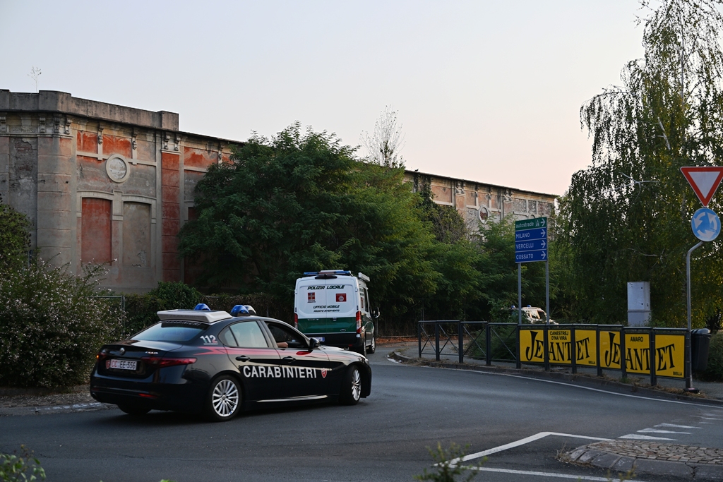 Blitz all’ex Lanificio Rivetti: trovati in un bivacco hashish e un machete