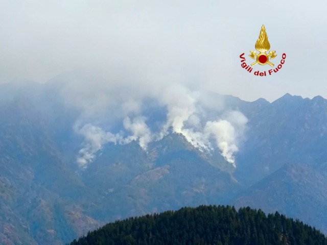 Ferragosto di fuoco sul Monte Barone: le fiamme avanzano verso Le Piane