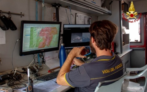 Monte Barone, rientrano i primi mezzi: l’emergenza rallenta