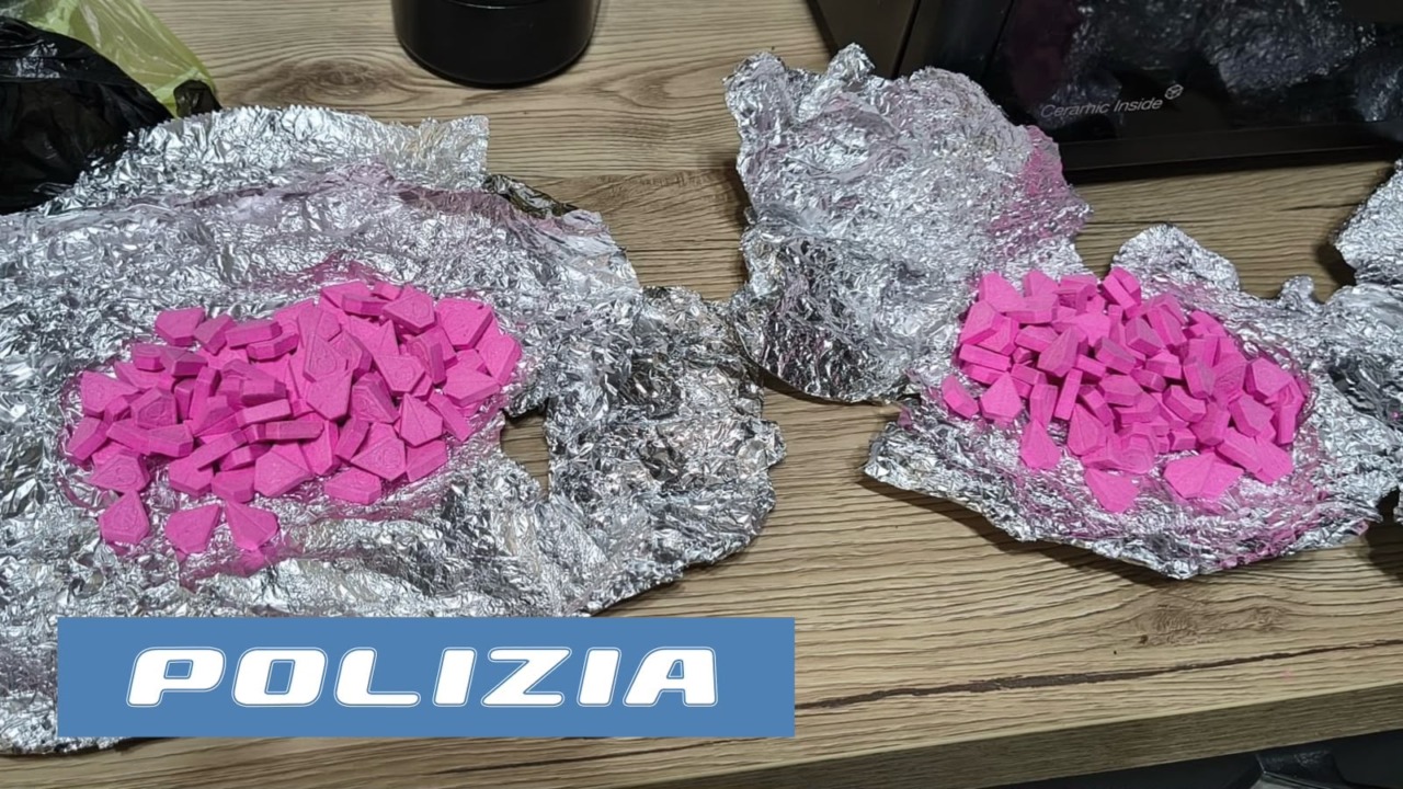Lessona, 196 pastiglie di ecstasy nel frigorifero: arrestato dalla Polizia