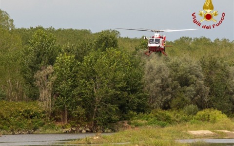 Disperso nel Cervo, ricerche ancora senza esito: l’elicottero Drago arriva fino a Vercelli