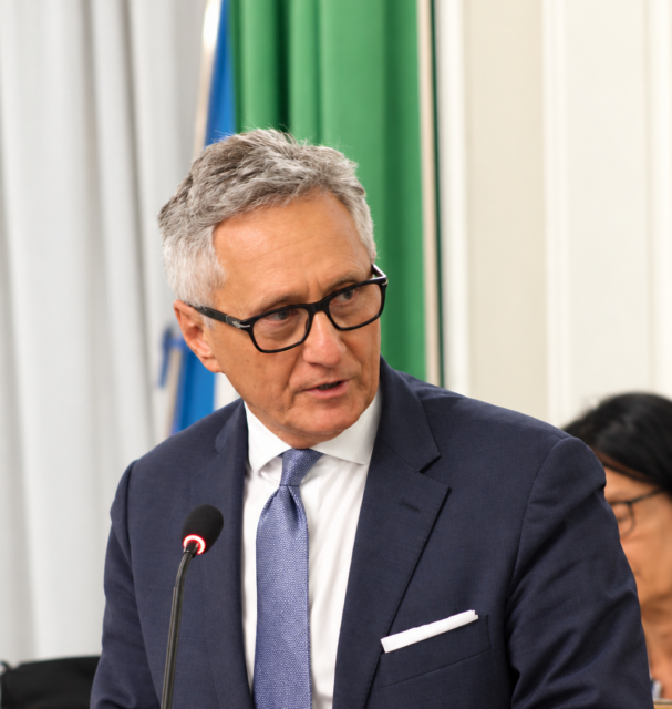 Mercato in centro, otto ore di confronto e una città divisa