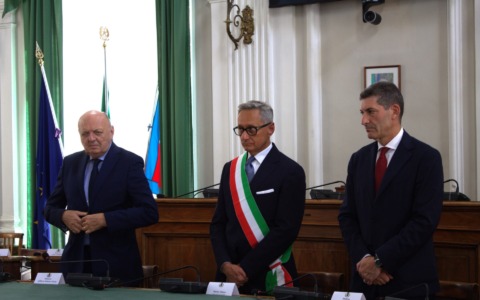Biella conferisce la cittadinanza onoraria alla Polizia di Stato