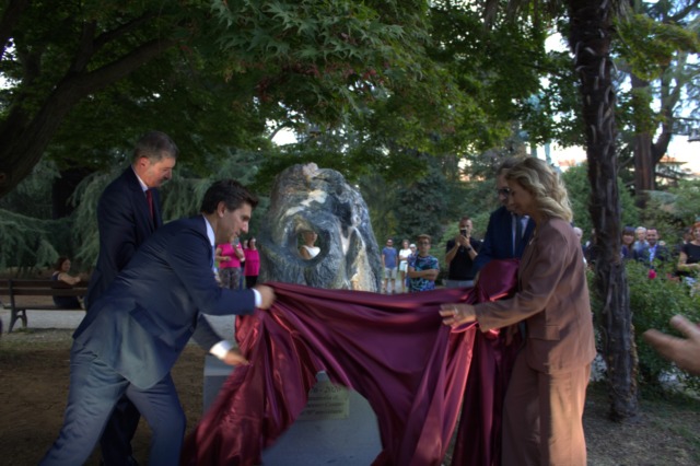 Biella ricorda Francesco Cusano, inaugurato il monumento a 50 anni dall’omicidio