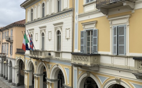 Oggi il Consiglio comunale aperto sul mercato in centro