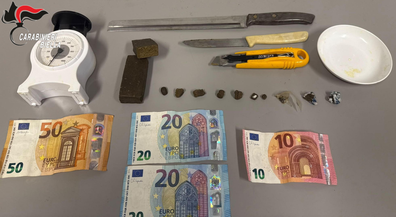 Biella, tenta di sfuggire ai Carabinieri: arrestato con oltre 80 grammi di hashish