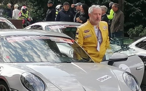 Schiacciato da un’auto mentre la ripara: la vittima è Denis Trabbia