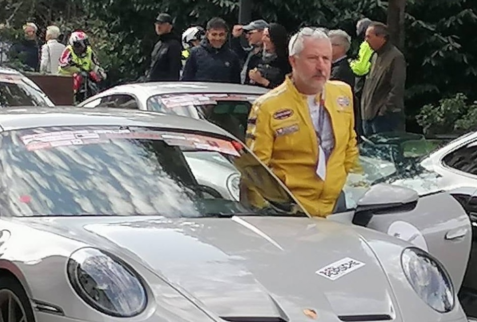 Schiacciato da un’auto mentre la ripara: la vittima è Denis Trabbia
